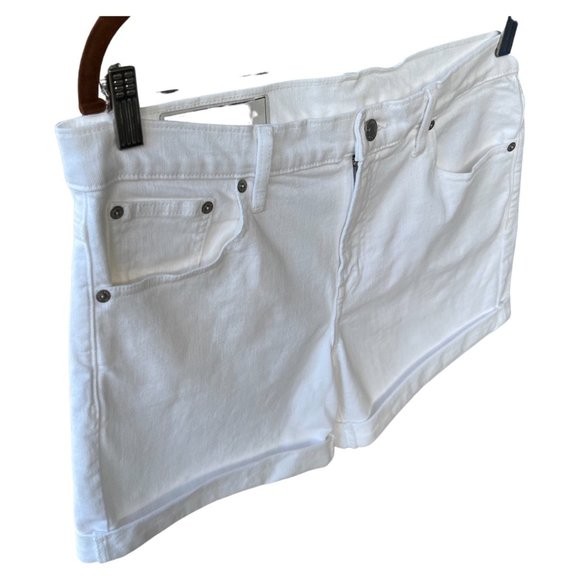 🌸4/$50🌸 NWOT Gap 5" Mid Rise Denim Shorts with Washwell - Picture 8 of 16